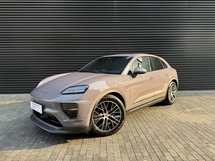 Фото 1 - Porsche Macan EV