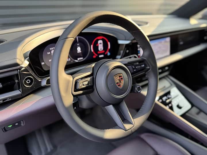 Фото 7 - Porsche Macan EV