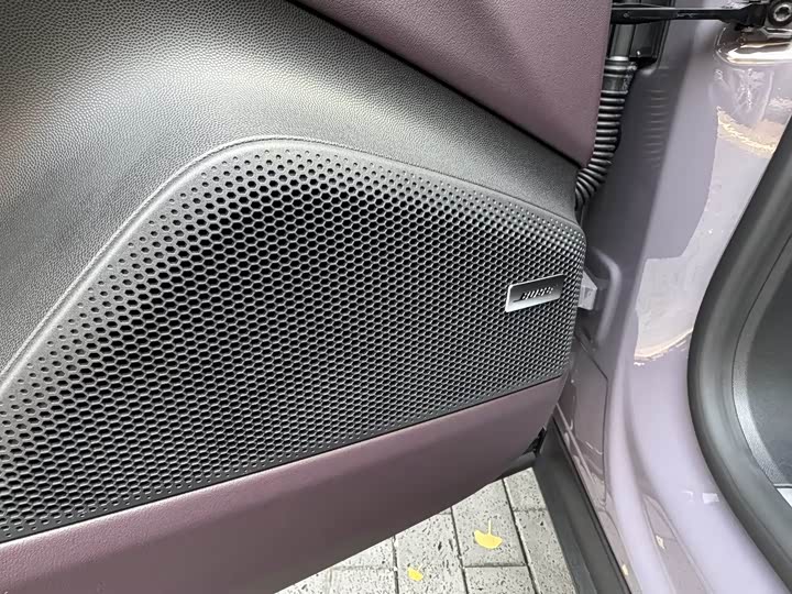 Фото 8 - Porsche Macan EV