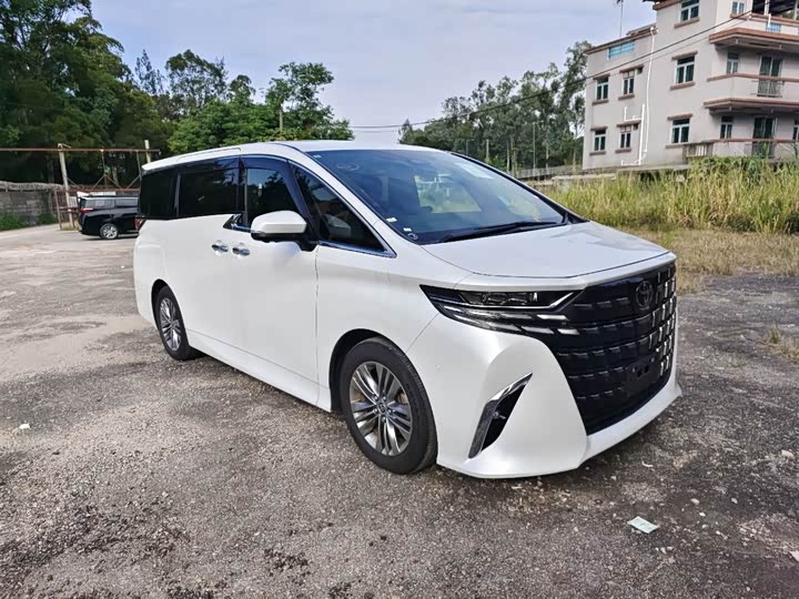 Фото 1 - Toyota Alphard
