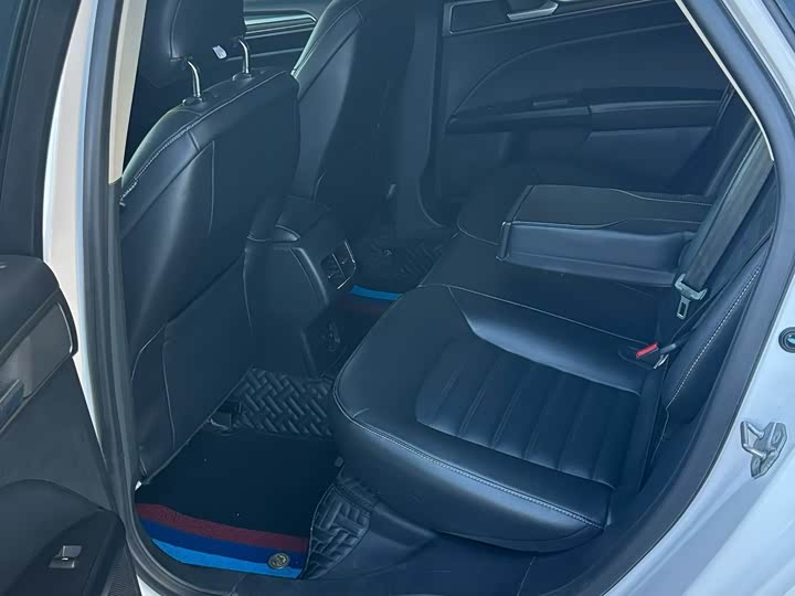 Фото 8 - Ford Mondeo