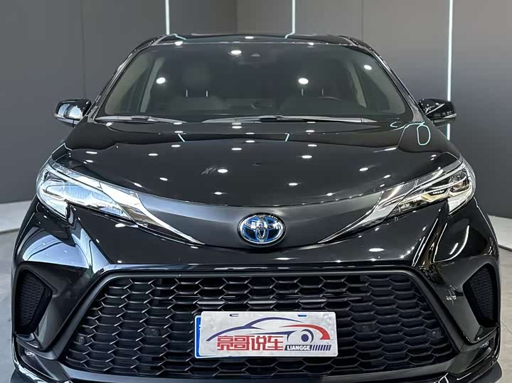 Фото 2 - Toyota Granvia