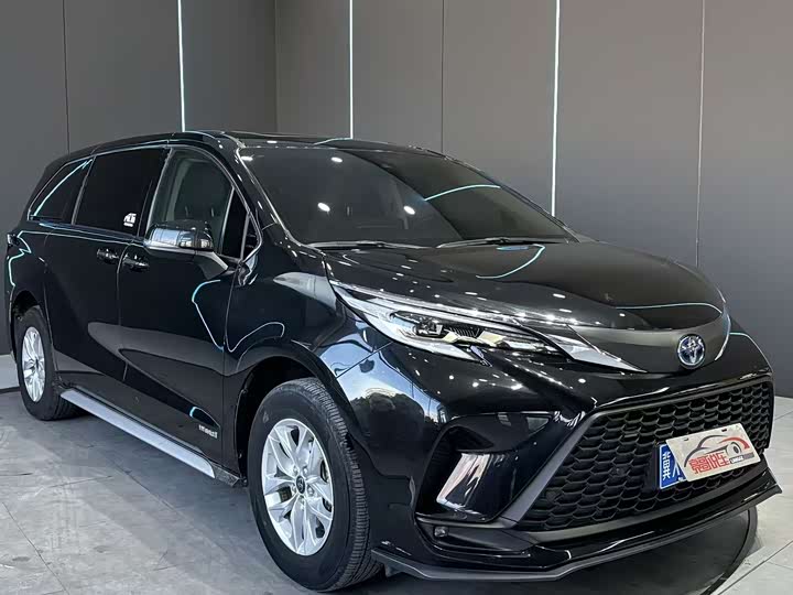 Фото 3 - Toyota Granvia