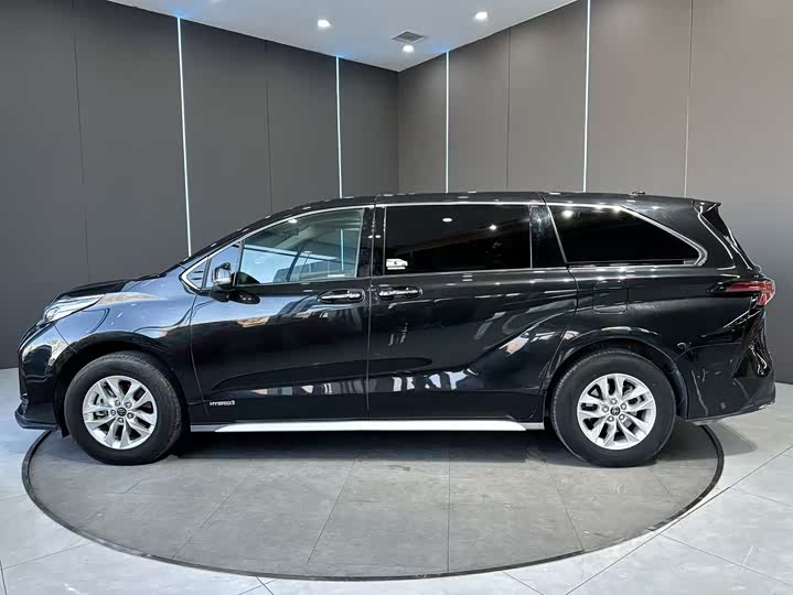 Фото 4 - Toyota Granvia