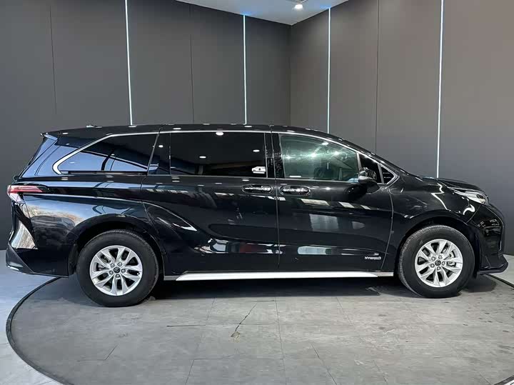Фото 5 - Toyota Granvia