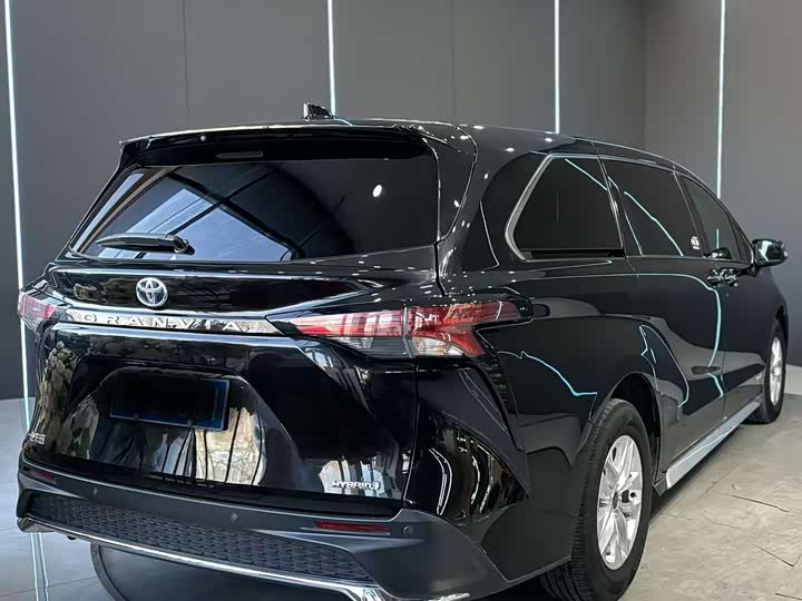 Фото 6 - Toyota Granvia