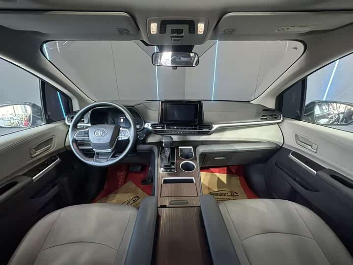 Фото 9 - Toyota Granvia