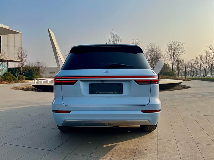 Фото 8 - LiXiang One