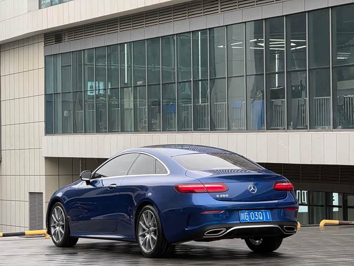 Фото 3 - Mercedes-Benz E-Class