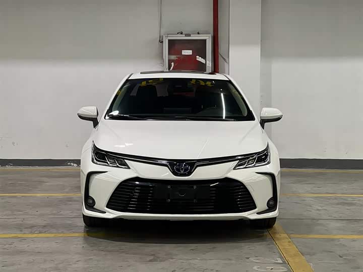 Фото 2 - Toyota Corolla