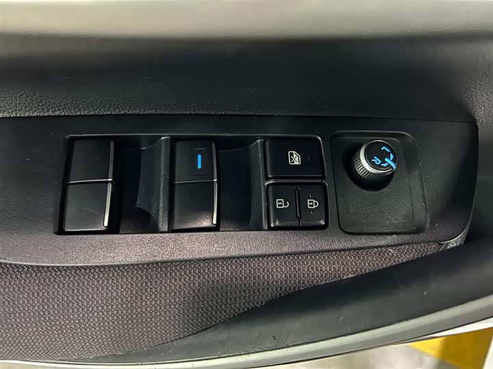 Фото 9 - Toyota Corolla