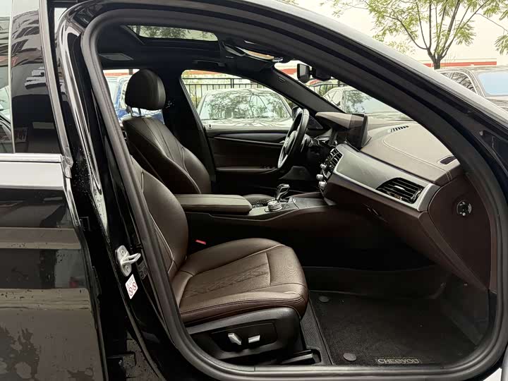 Фото 8 - BMW 5 Series