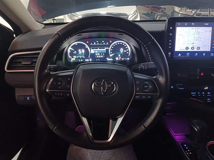 Фото 3 - Toyota Camry