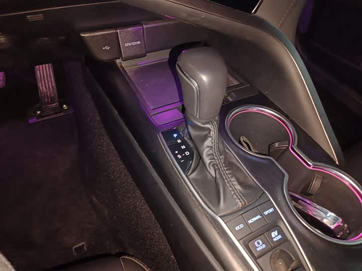 Фото 6 - Toyota Camry