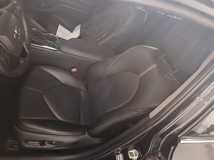 Фото 7 - Toyota Camry