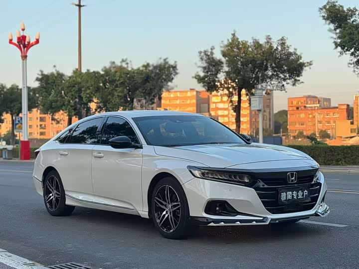 Фото 3 - Honda Accord