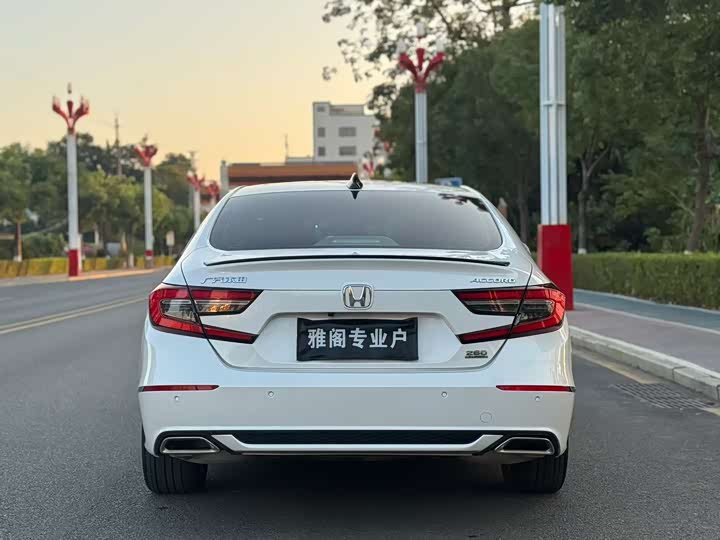 Фото 5 - Honda Accord