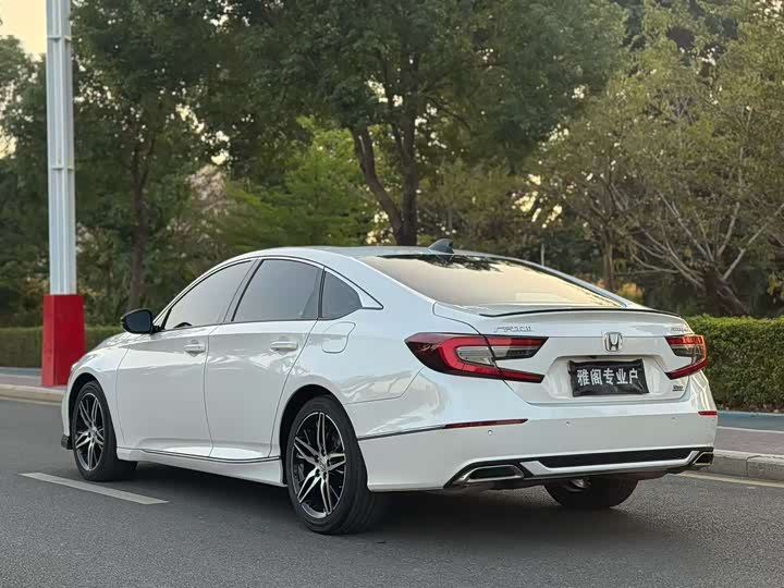 Фото 6 - Honda Accord