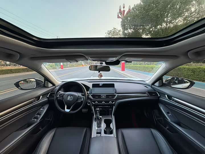 Фото 9 - Honda Accord