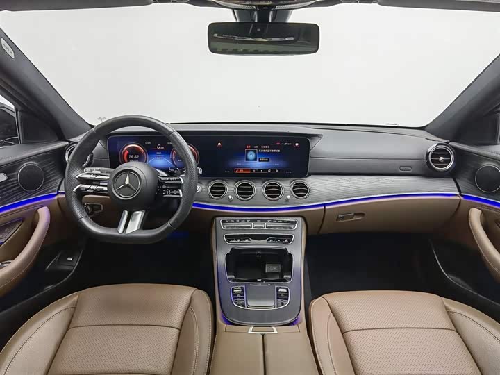 Фото 5 - Mercedes-Benz E-Class