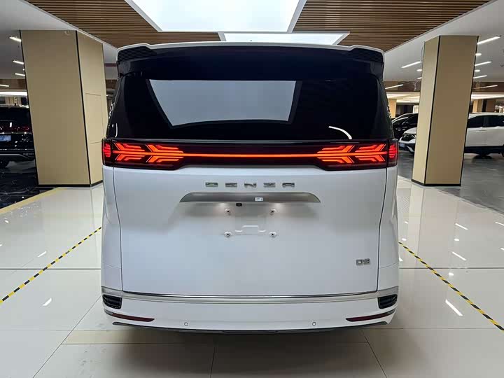 Фото 8 - Denza D9