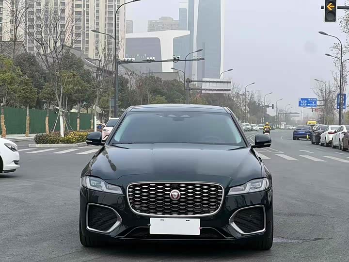 Фото 2 - Jaguar XF L