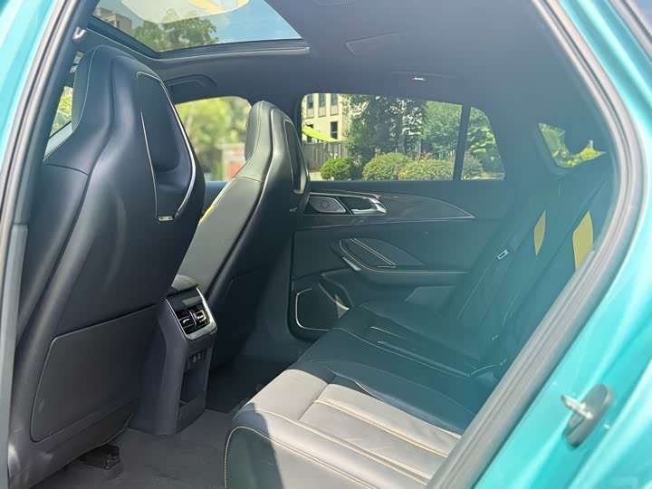 Фото 9 - Hongqi H6