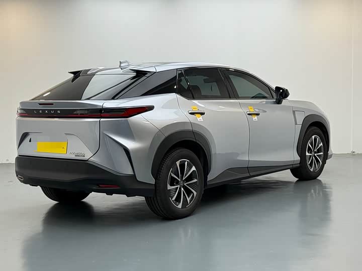 Фото 5 - Lexus RZ