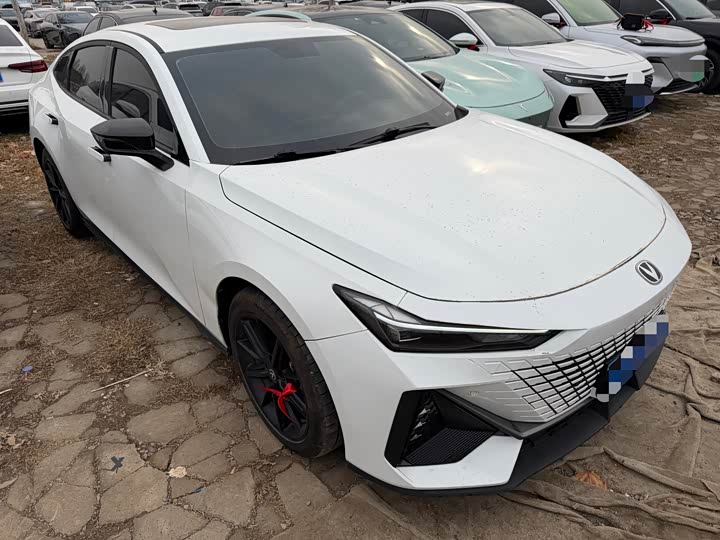 Фото 1 - Changan UNI-V