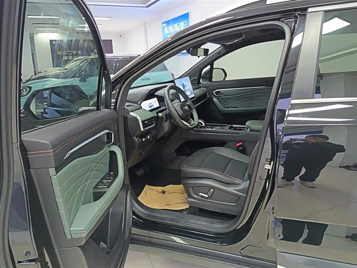 Фото 9 - Geely Okavango L