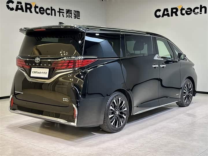 Фото 3 - Toyota Alphard