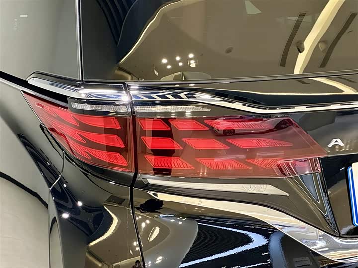 Фото 8 - Toyota Alphard