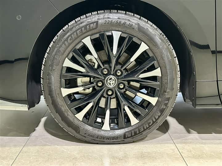 Фото 9 - Toyota Alphard