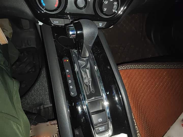 Фото 7 - Honda Vezel