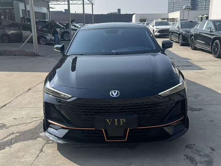 Фото 2 - Changan UNI-V