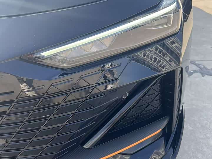 Фото 4 - Changan UNI-V