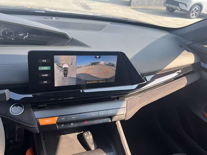 Фото 8 - Changan UNI-V