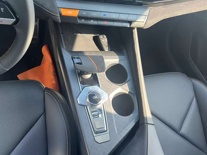 Фото 9 - Changan UNI-V