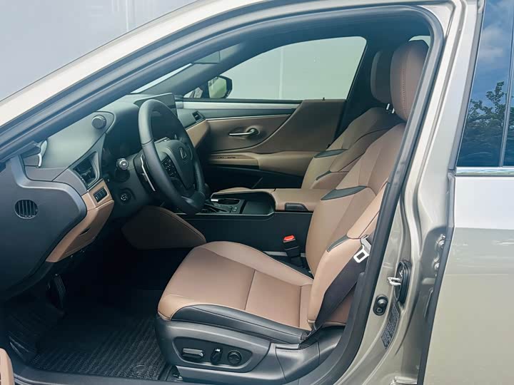 Фото 4 - Lexus ES