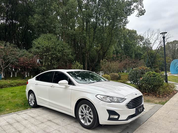 Фото 1 - Ford Mondeo