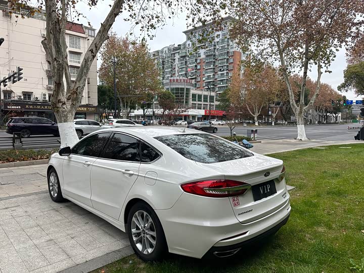 Фото 4 - Ford Mondeo