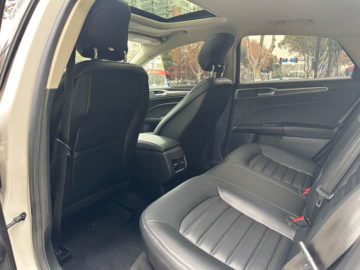 Фото 8 - Ford Mondeo