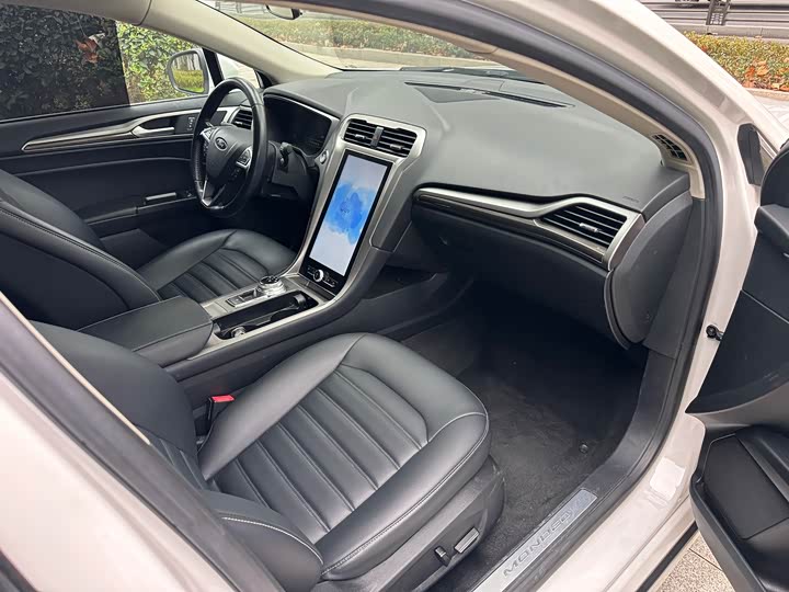 Фото 9 - Ford Mondeo