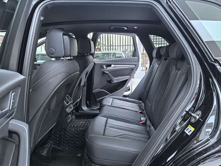Фото 6 - Audi Q5L
