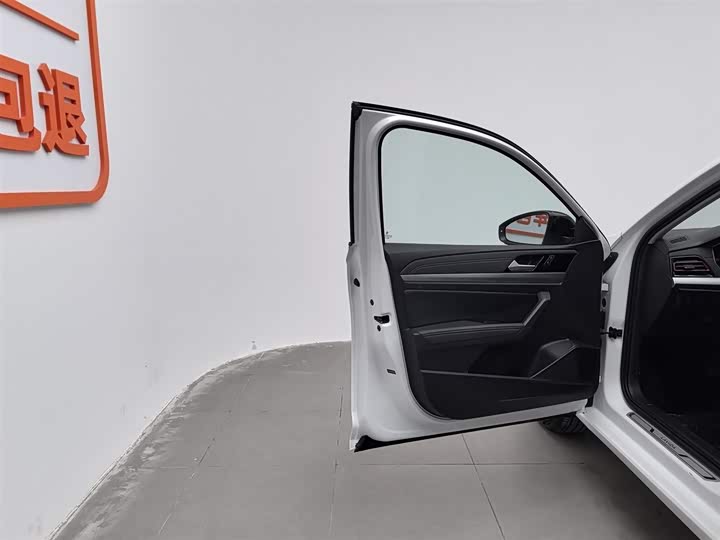 Фото 8 - Volkswagen Lavida