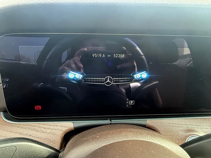 Фото 4 - Mercedes-Benz E-Class