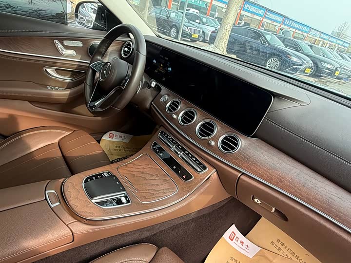 Фото 5 - Mercedes-Benz E-Class