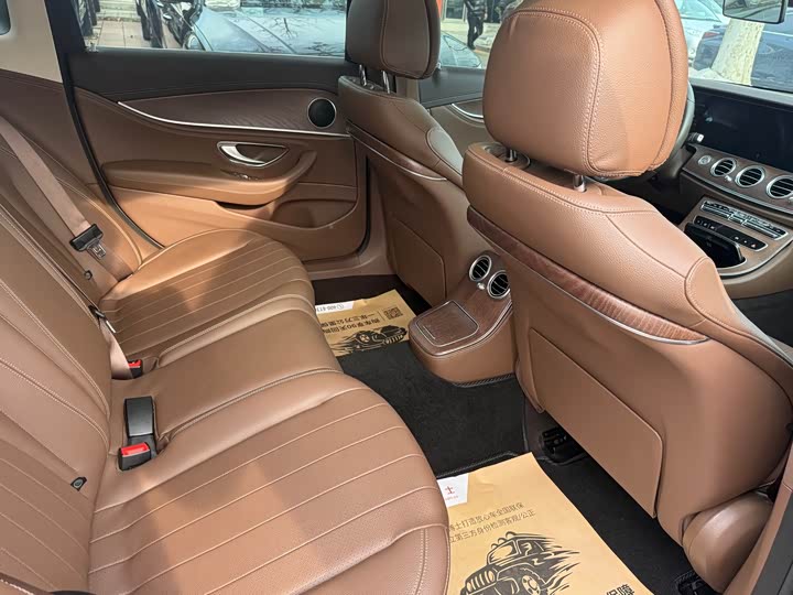 Фото 7 - Mercedes-Benz E-Class