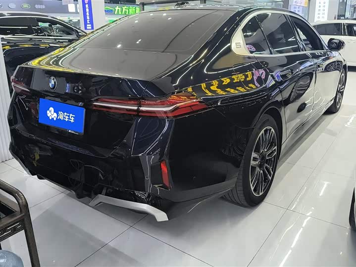 Фото 3 - BMW 5 Series