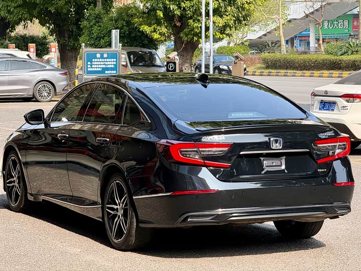 Фото 4 - Honda Accord